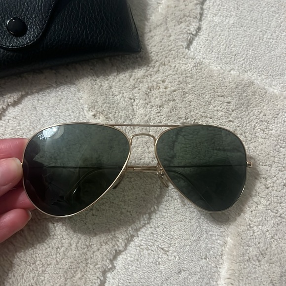 Ray-Ban Classic Aviators - Picture 4 of 4